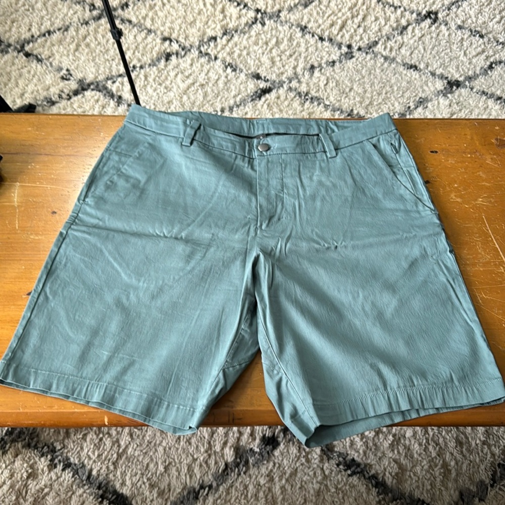 Lululemon Short (Men’s 33)